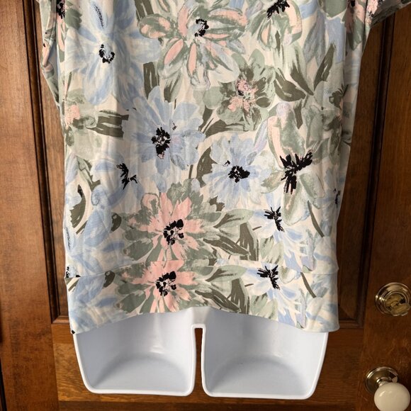 Anne Klein Blue w/Peach & Green Scattered Flowers Pullover Top  Large - Picture 11 of 12